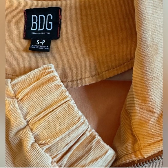 BDG Women's Light Brown Corduroy Cropped
Bomber Jacket SZ Small NWOT! - Picture 5 of 8